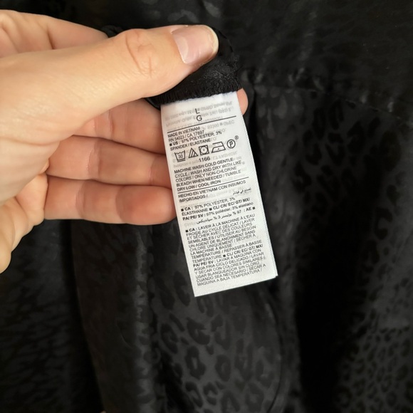 Old Navy Pattern Button Up - Picture 6 of 6